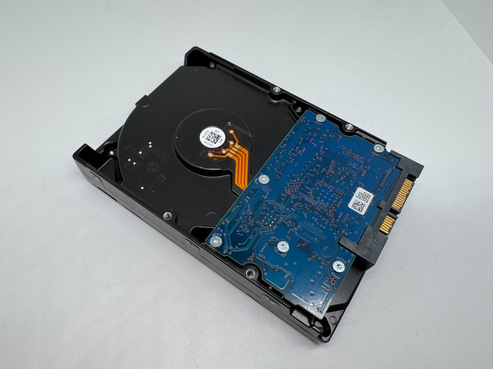 Toshiba DT01ACA300 Festplatte 3TB intern 3.5" SATA3 7200rpm 3TB Desktop HDD -VVS
