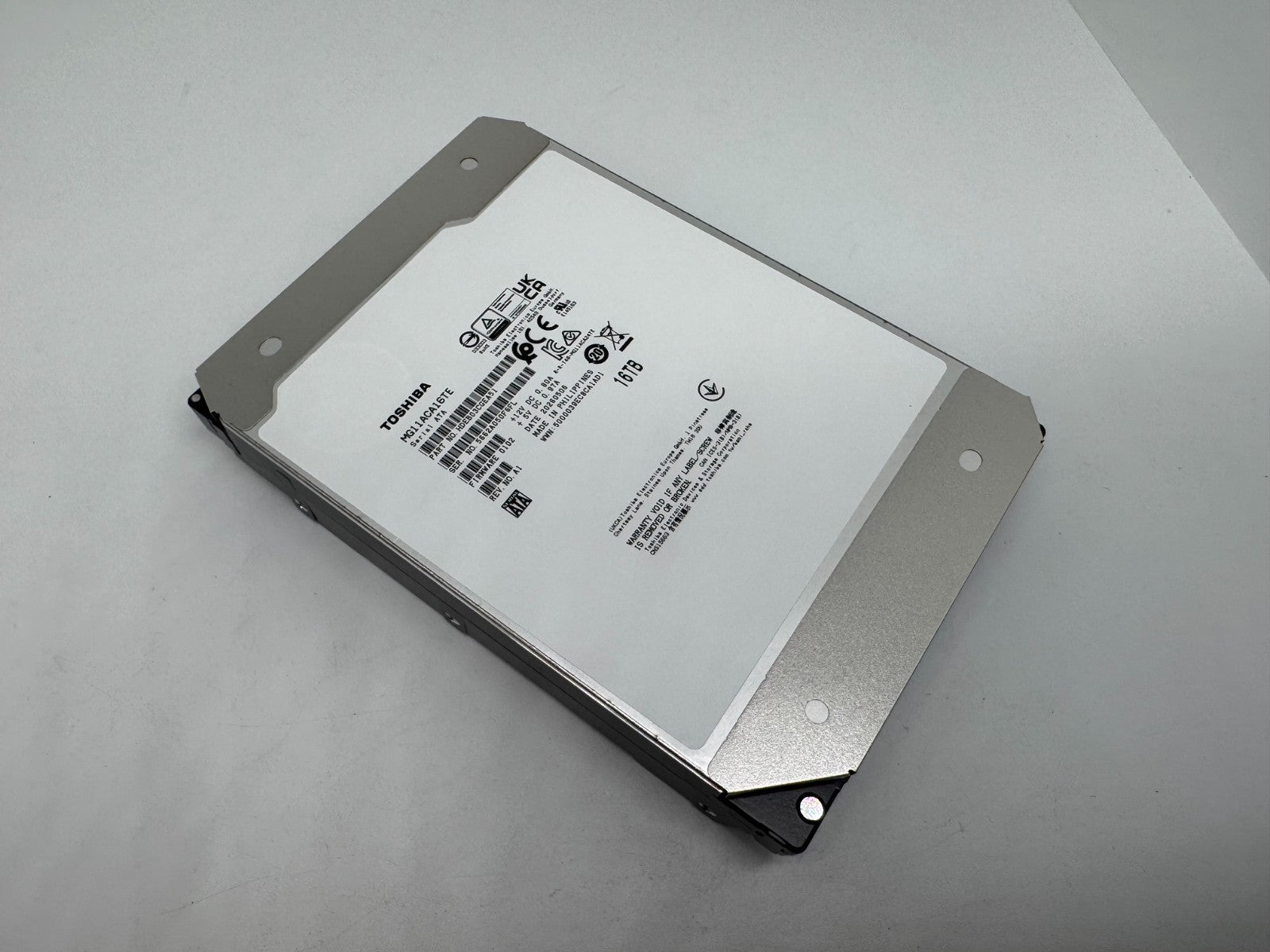 Toshiba MG11ACA16TE Festplatte 16TB intern 3.5" SATA3 7200rpm 24/7 NAS-geeignet