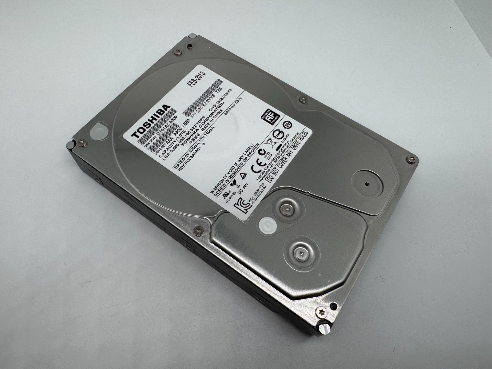 Toshiba DT01ACA300 Festplatte 3TB intern 3.5" SATA3 7200rpm 3TB Desktop HDD -VVS