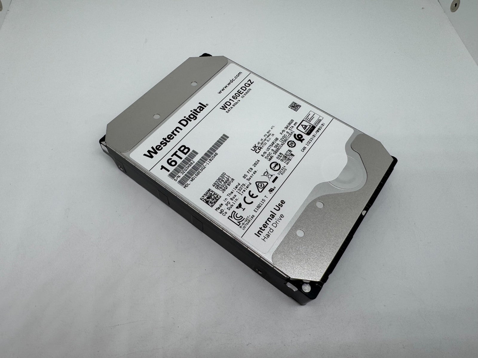 Western Digital WD160EDGZ interne Festplatte 16TB 7200upm SATA3 HDD 3,5 Zoll 08J