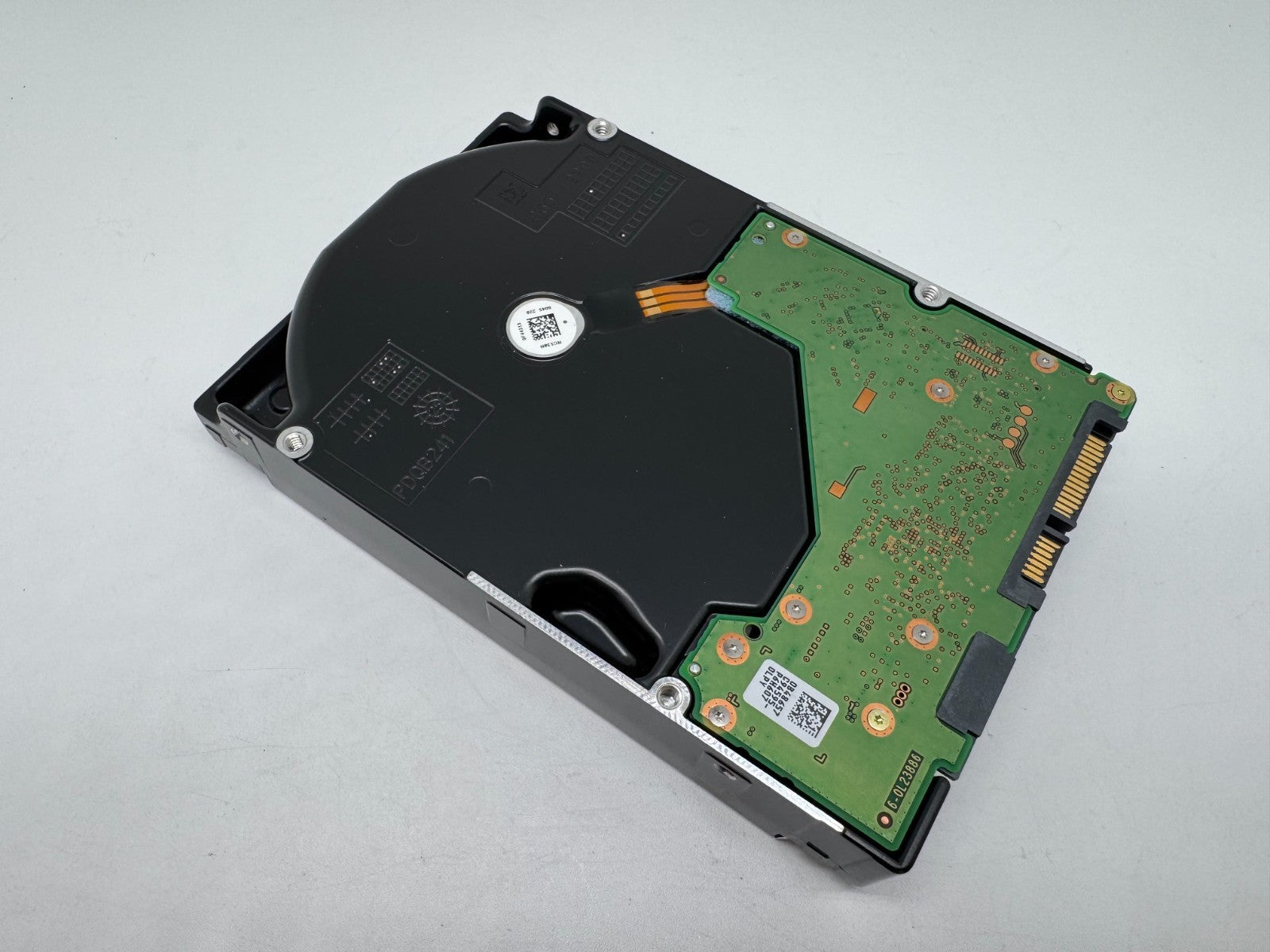 Western Digital WD160EDGZ interne Festplatte 16TB 7200upm SATA3 HDD 3,5 Zoll T2P