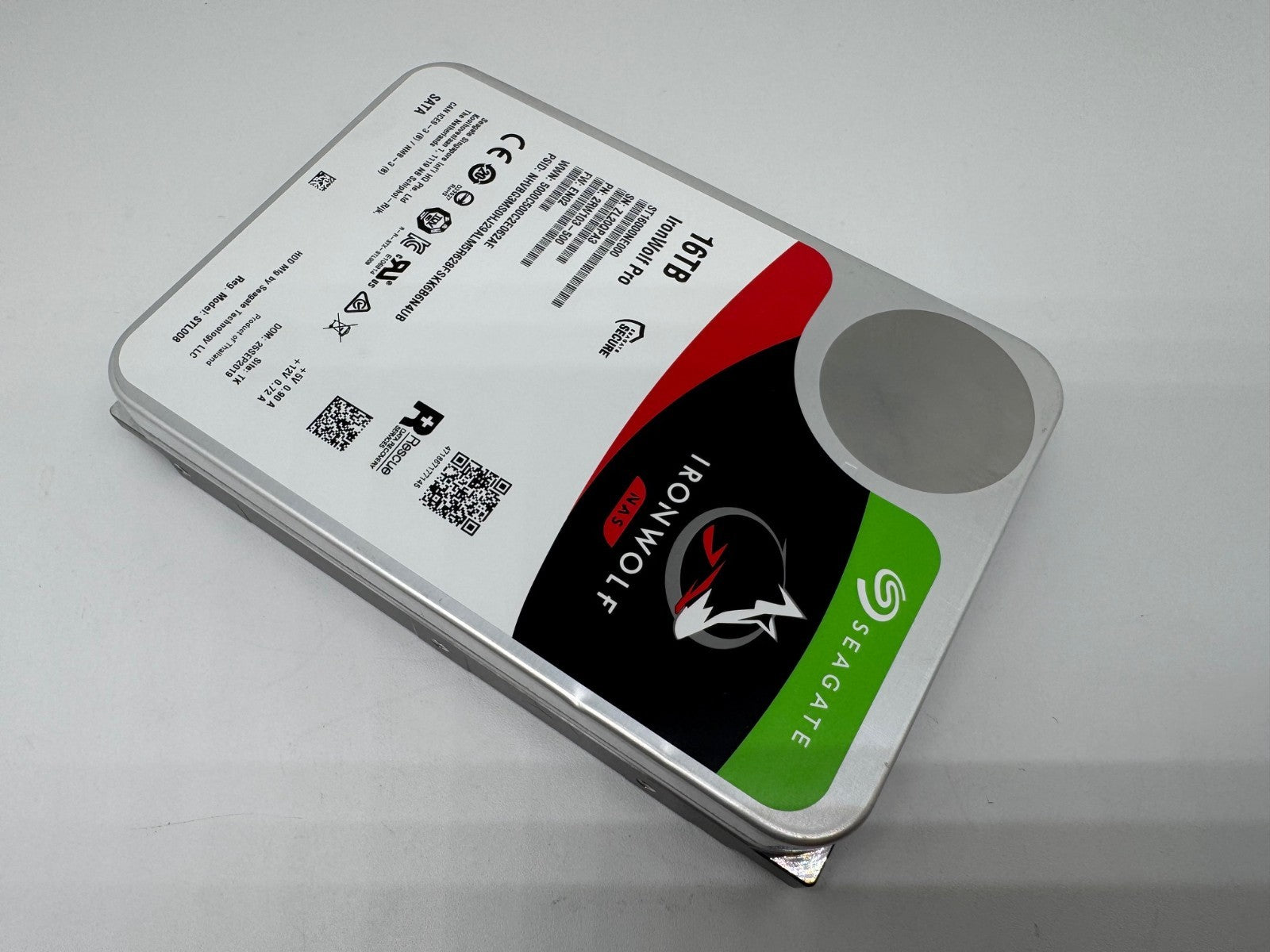 Seagate IronWolf Pro NAS HDD ST16000NE000 - 16TB 3,5 Zoll SATA3 CMR 16 TB - EN02